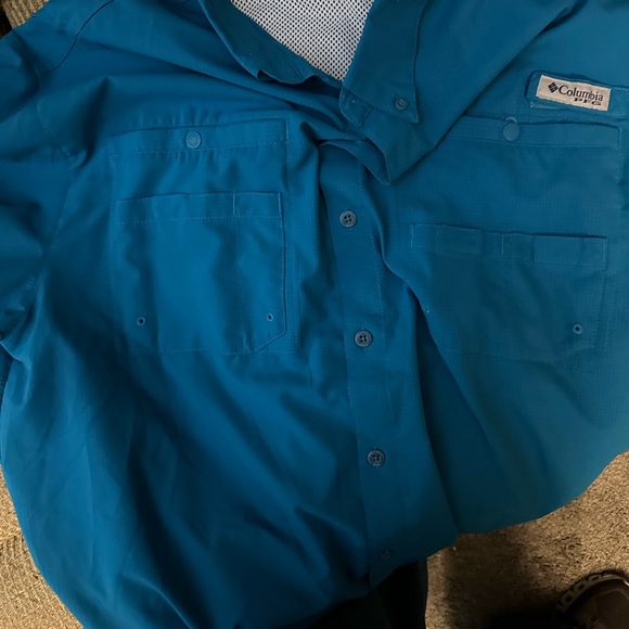 Brand name shirts most never been worn. Very good condition, smoke free home. - Picture 2 of 9
